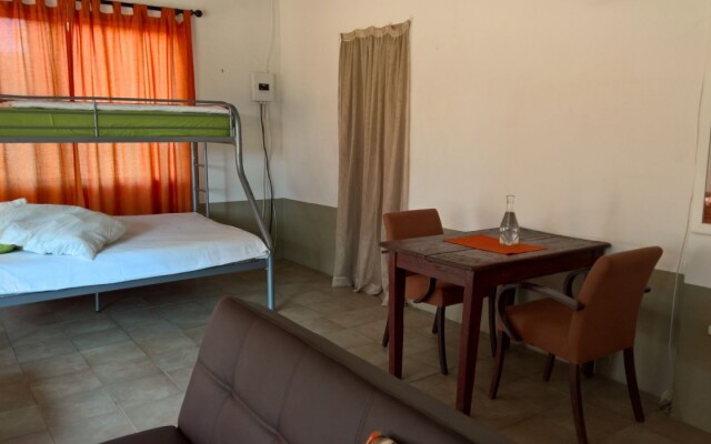 Ama Amanzi Bush Lodge