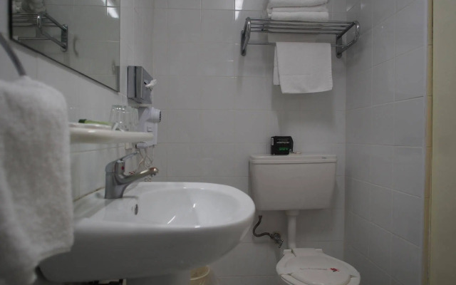 Edgecliff Lodge Motel