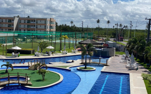 Muro Alto Condominio Club - By AF