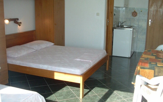 Tonka - 10 m From Beach - A6