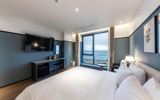 Jeongja Beach Brown Dot