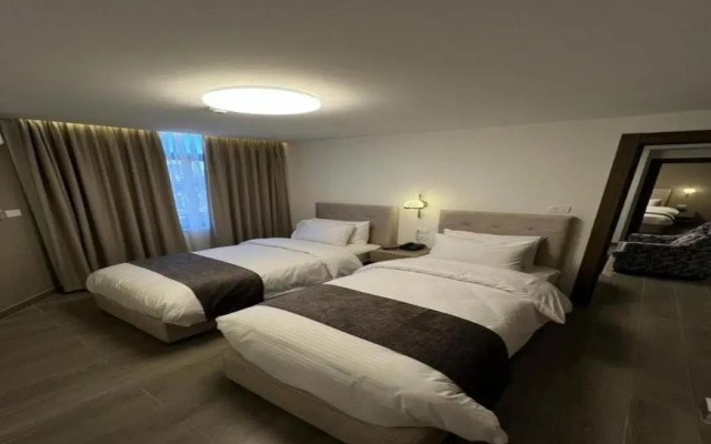 Red Carpet Suites