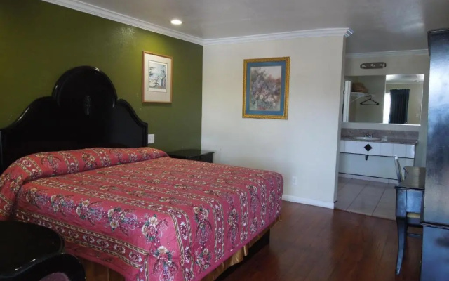 Castaway Motel