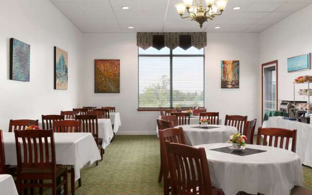 Days Inn & Conference Centre by Wyndham Oromocto