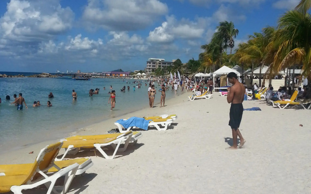 Sea Horizon Apartments (across from Mambo Beach)