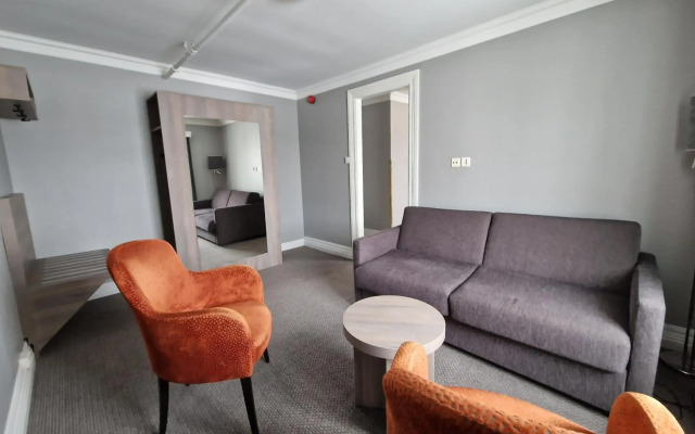 Dr. Holms Hotel