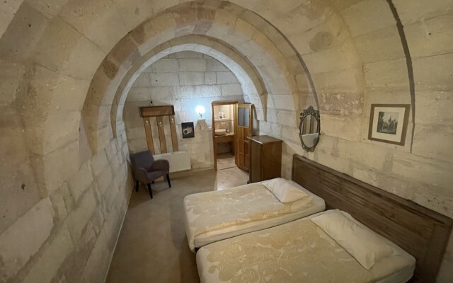 Anatolia Raymonde Cave House