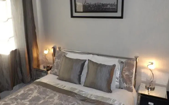 Castle Laurels Guest House