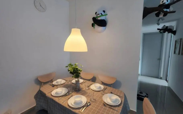 10pax Cinema Themehouse 3B2R with pool sauna atari games,wifi – Guest Rooms – Shah Alam