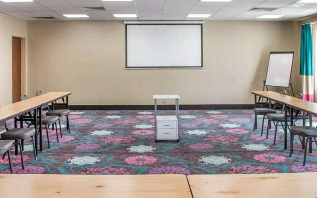 Comfort Inn & Suites San Marcos near Outlet Mall