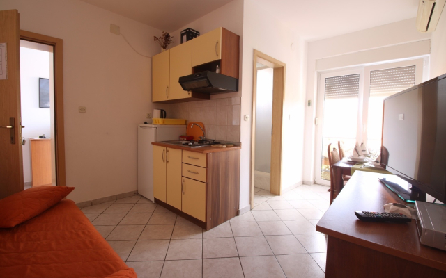 Apartment Zora - garden terrace and grill A4 Pirovac, Riviera Sibenik