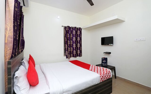 OYO 15084 Sai Lotus Residency