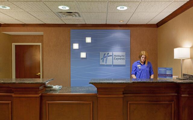 Holiday Inn Express Hotel & Suites Manchester Airport by IHG