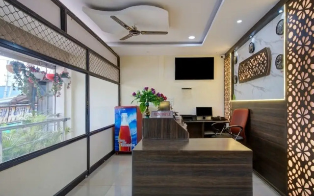 iROOMZ Hotel Sweekar Suites