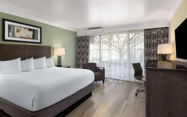 Travelodge by Wyndham Monterey Bay