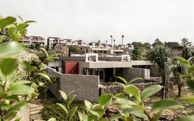 Luston Villa & Hotel