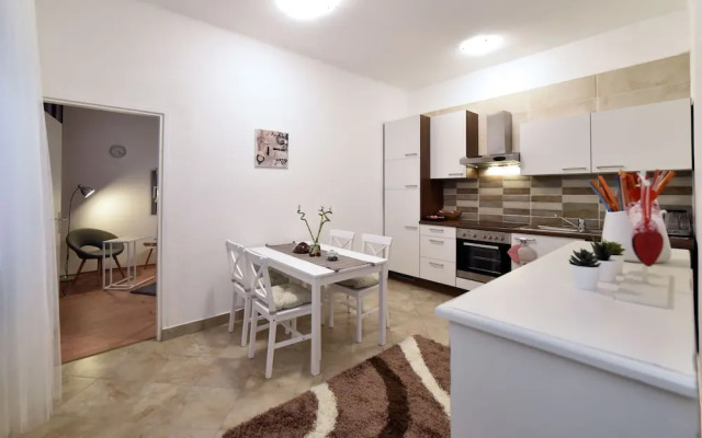 Apartment Heart to Heart