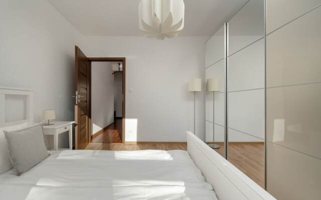 Modern Apartment in Wroclaw by Renters