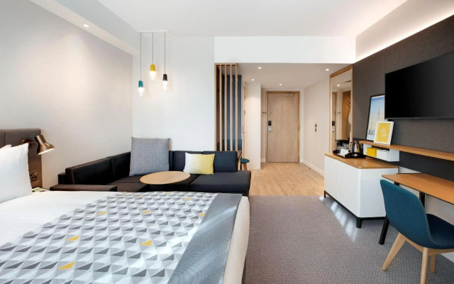 Holiday Inn London Heathrow - Bath Road by IHG