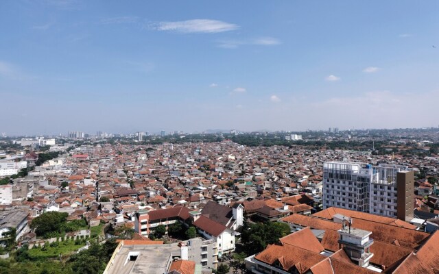 Tranquil Designed 2Br At Gateway Ahmad Yani Cicadas Apartment