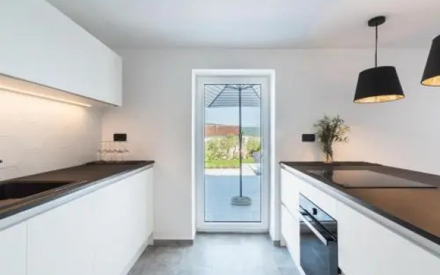 Five Bedroom Holiday Home In Kornic