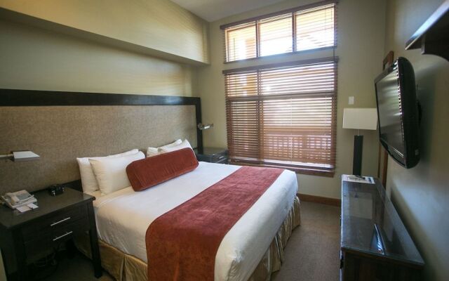 Fully Equipped in the Heart of Canyons Village by RedAwning