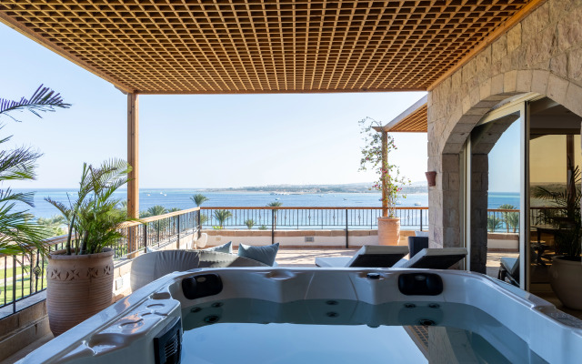 Fort Arabesque Beach Resort