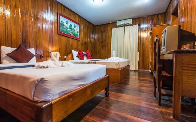 Neak Pean Hotel - Wooden House