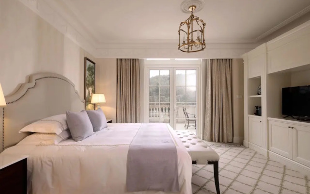 Lvcheng Taohuayuan Huanglong Hotel