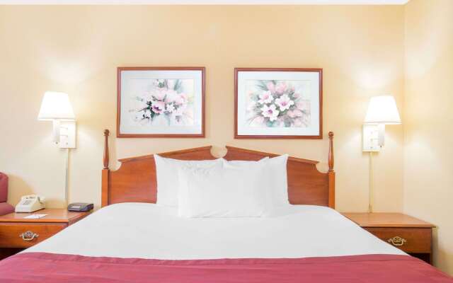 Ramada by Wyndham Angola/Fremont Area