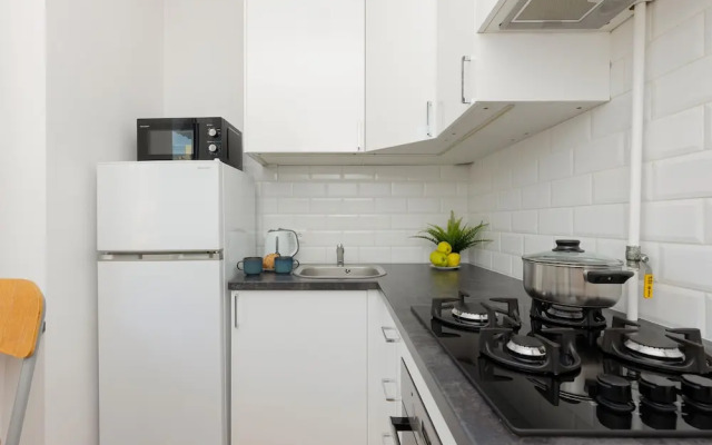 Bright Studio With Balcony by Renters