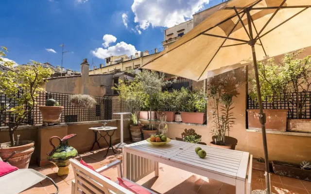 Chiara in Pantheon Apartment With Terrace