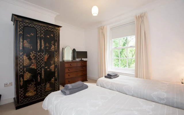 Apartment 4 The Grove
