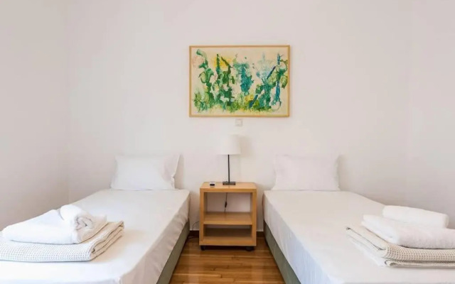 Casa Pamisou near Attiki metro station