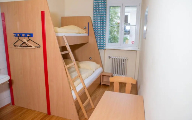 Yoho International Youth Hostel