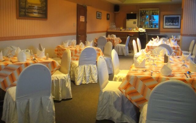 Orange Grove Hotel
