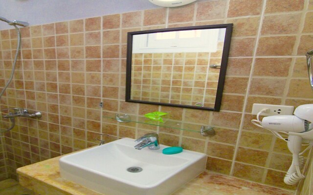 AHT Colonial Hostel