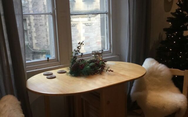 Edinburgh Old Town Apartment