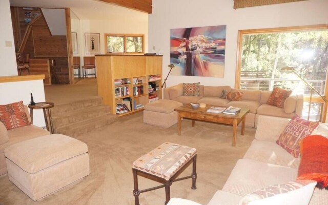 735 Bleeker St E #735