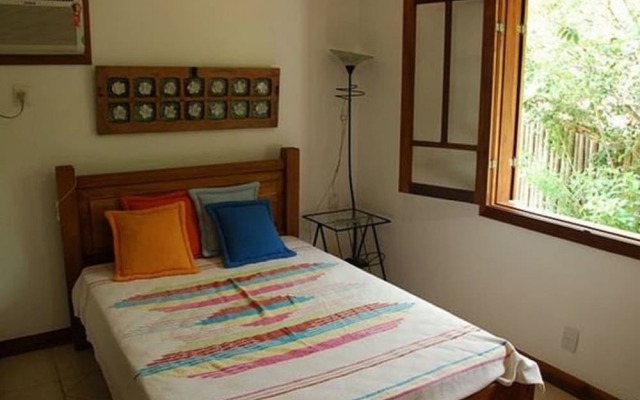 Casa 4 suites a 200m da Rua das Pedras