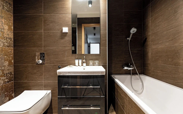 Emerald Downtown Suites