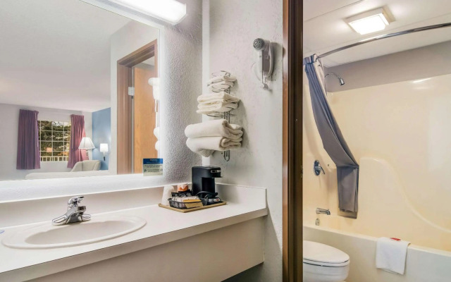 Econo Lodge Branson Theater District