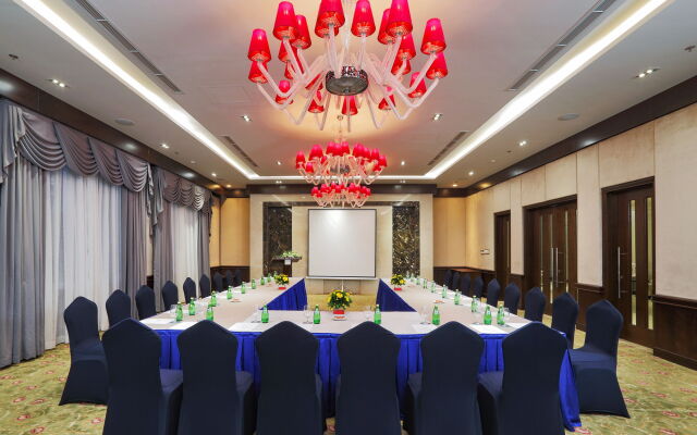 Central Palace Hotel