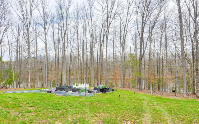 Lakefront Fredericksburg Home w/ Deck + Fire Pits!