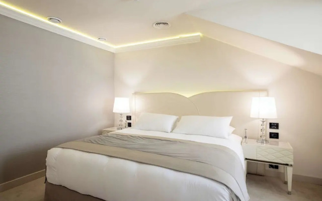 Tresor Le Palais Timisoara, Curio Collection By Hilton