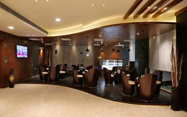 Xenious LN Courtyard Hotel