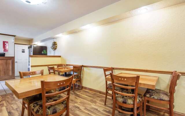 Econo Lodge Cloverdale