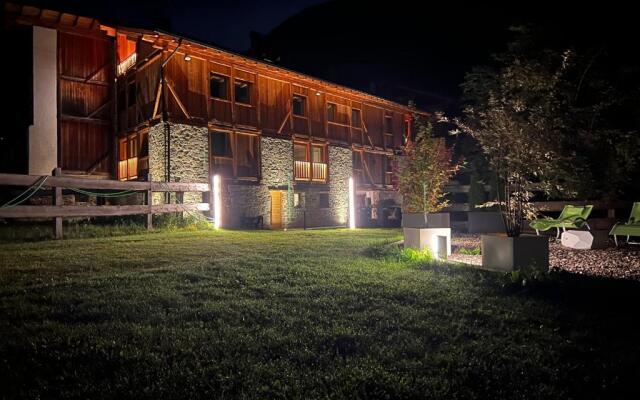 Camelot Luxury Houses Horses