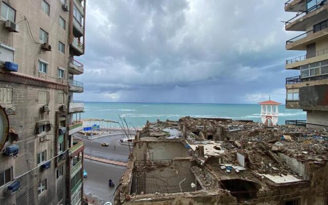 Sea view flat for FAMILY ONLY in Miami