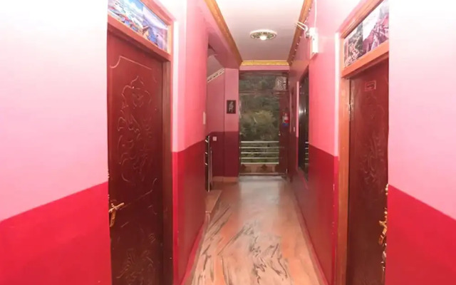 OYO 711 Hotel Mustang Plaza